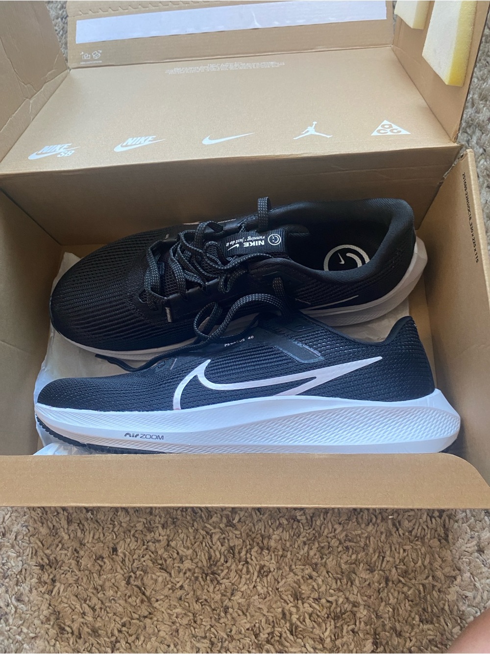 Nike Men’s Black/White Air Zoom Running Sneakers brand new